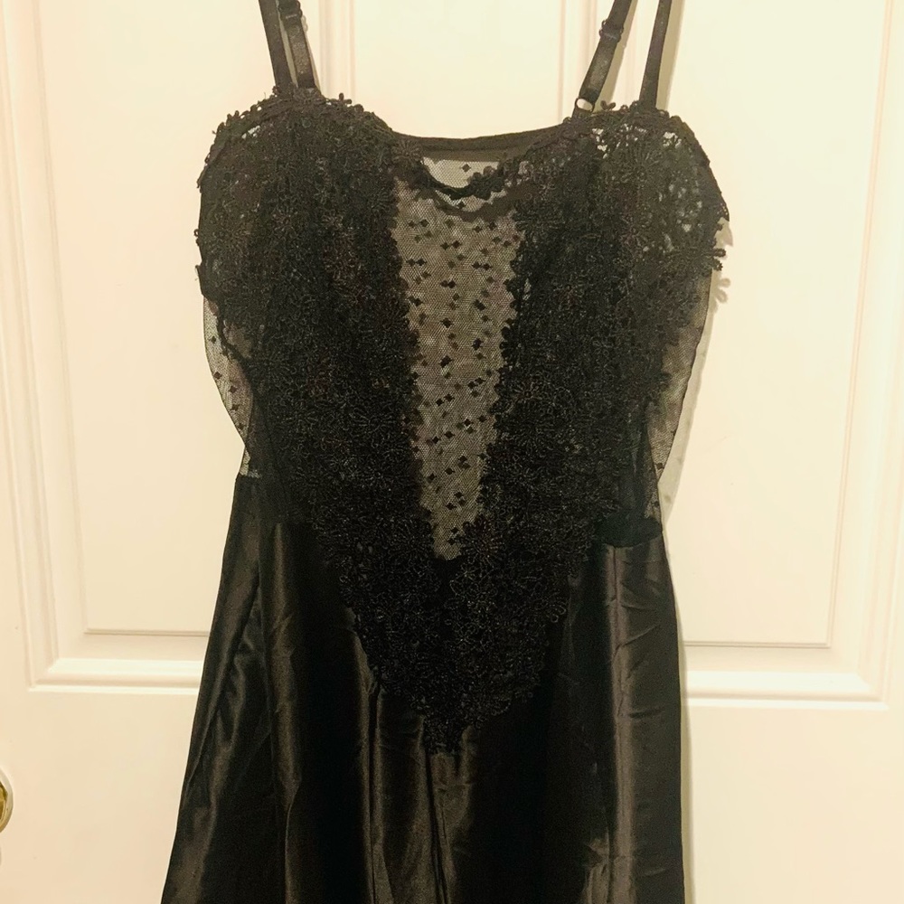 Babydoll lingerie. Silk and mesh.